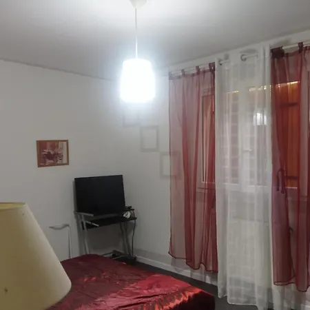 Dans Maison Familiale Loue Ch1 Vintage Rouge 2 Pers, Couple *